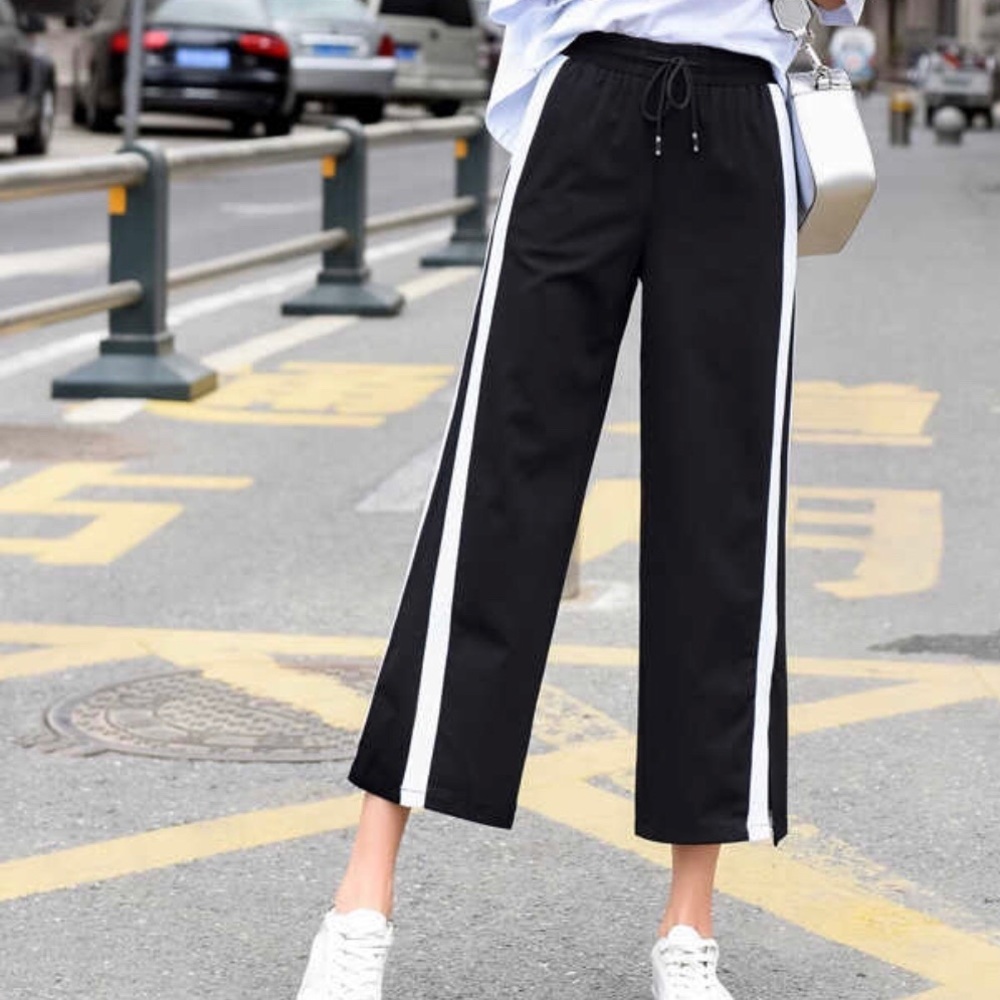 Wide legged sweatpants